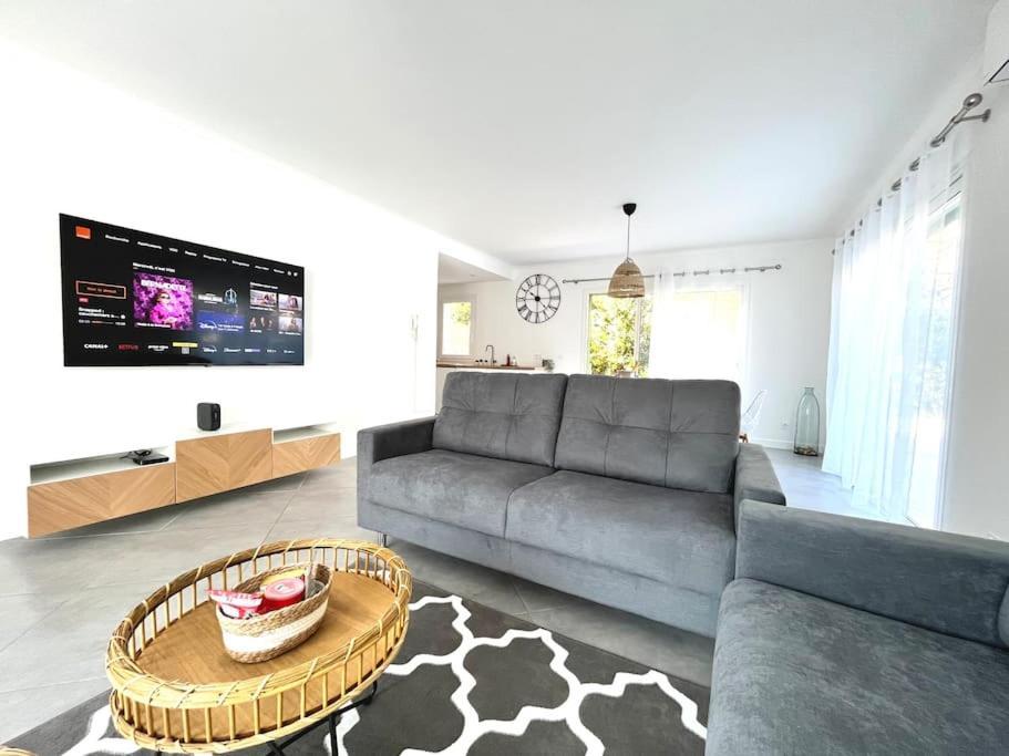 Victoria #8 Persons #3 Bedrooms #terrace # Garage - Calm And Clim Villa